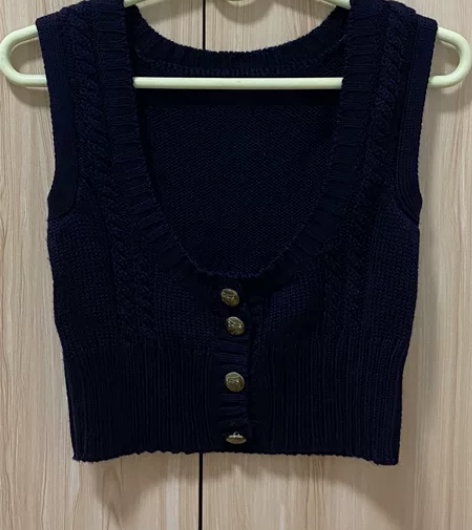 黑色针织背心 女士 黑色偏藏蓝的颜色 外搭...