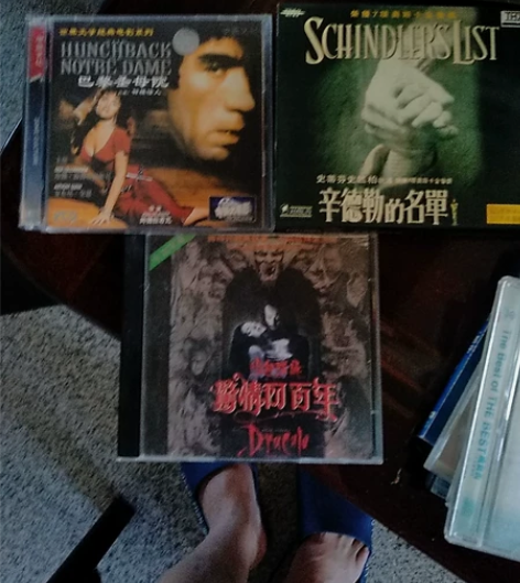 《巴黎圣母院》。《辛德勒的名单》。《吸血僵...