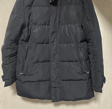 男士黑色羽绒服，9成新，175 130斤左...