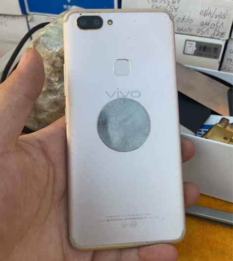 vivox20……开机，换的组装屏幕，坏了...