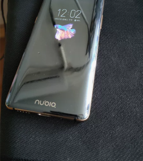 努比亚8+128带原装盒子与充电头 整体功...