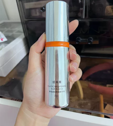 珀莱雅双抗精华。专柜买的。余量如图。日期到...