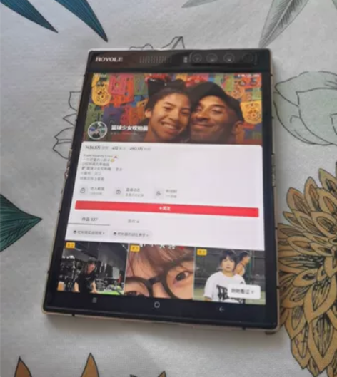 柔宇二代手机，屏幕都正常，一个半透明小点，...