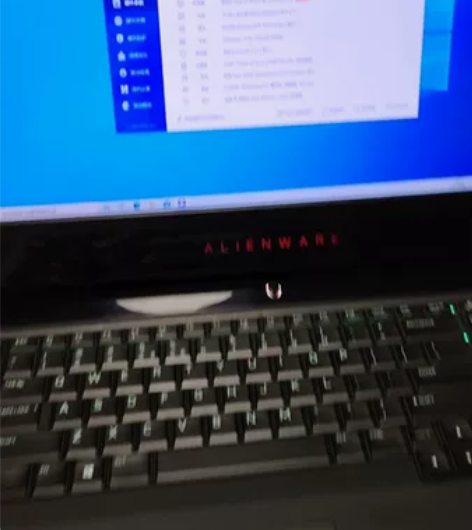 外星人17 R5 i7八代 1070游戏本...