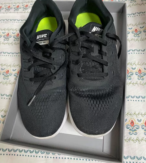 Nike运动鞋 尺码：40.5