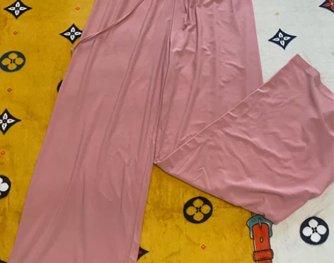 粉色阔腿裤 s码 全新 感兴趣的话点“我想...