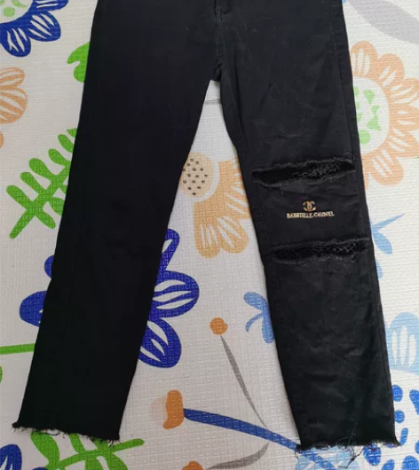 欧货牛仔裤，原价400多的，M码，质感特别...