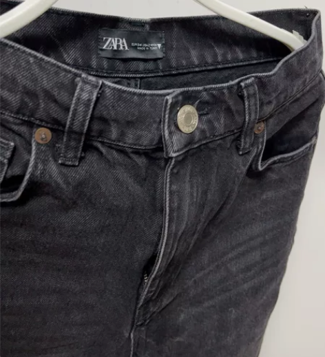 zara炭黑直筒阔腿牛仔裤 感兴趣的话点“...