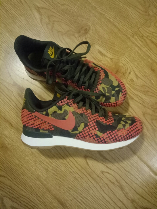 Nike Internationalist...