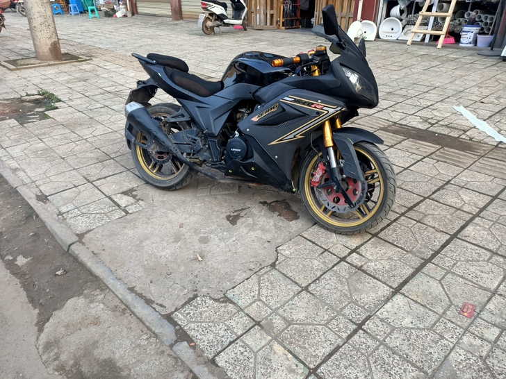 地平线250双缸一台,车况成色没得毛病,裸...