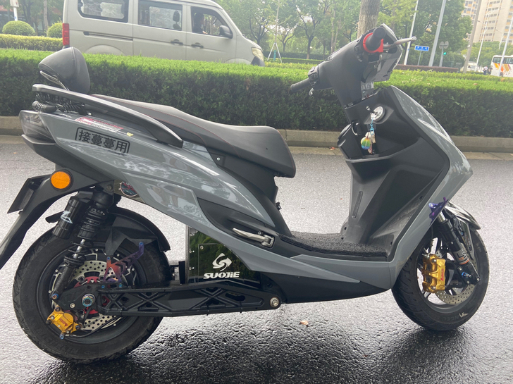 劲战四代目  水泥灰车壳   上车一个月不...