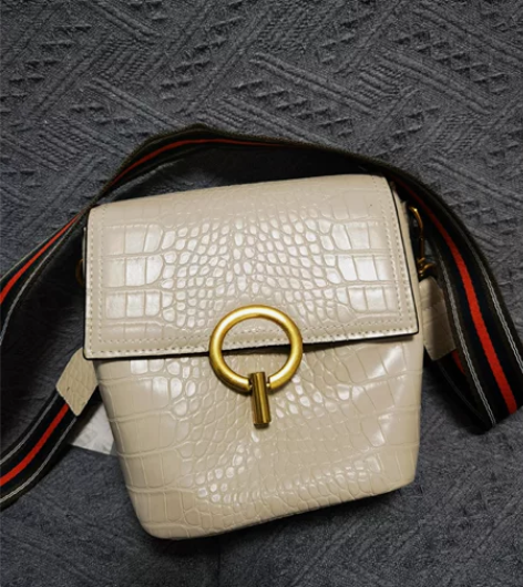 女士斜挎包 女包 全新未用，连标都没有剪 ...