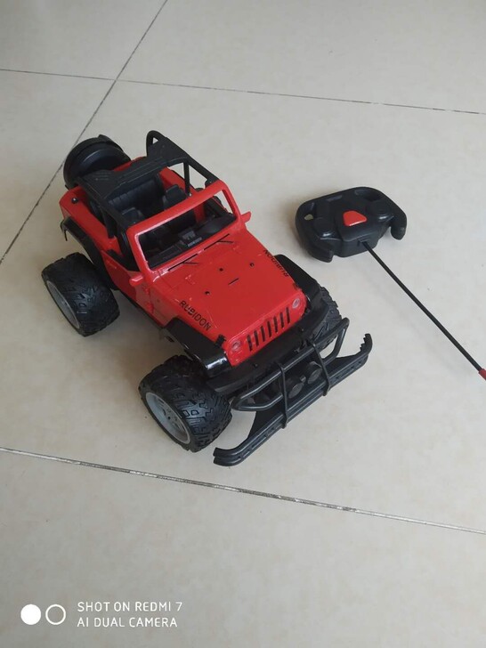 遥控汽车功能完好  孩子不爱玩了  没玩几...