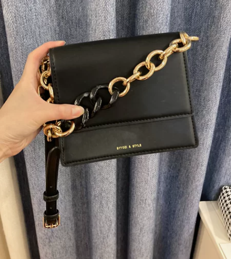 斜挎包  28元 包邮～ 感兴趣的话点“我...