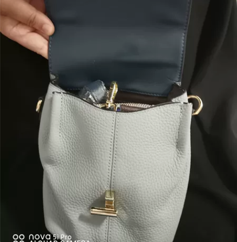 超实用小斜挎包，全新，低价出 感兴趣的话点...