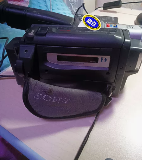 索尼摄像机一部，自提。价格三百。 感兴趣的...