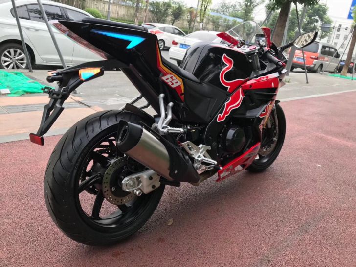 刀峰300 国4  abs  双缸水冷 电...