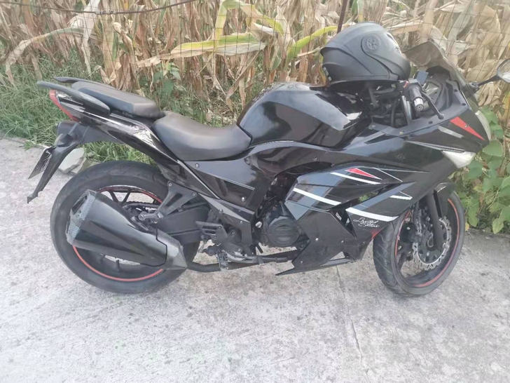 想买车的好友,快哦,二手小忍者,手续齐全。...