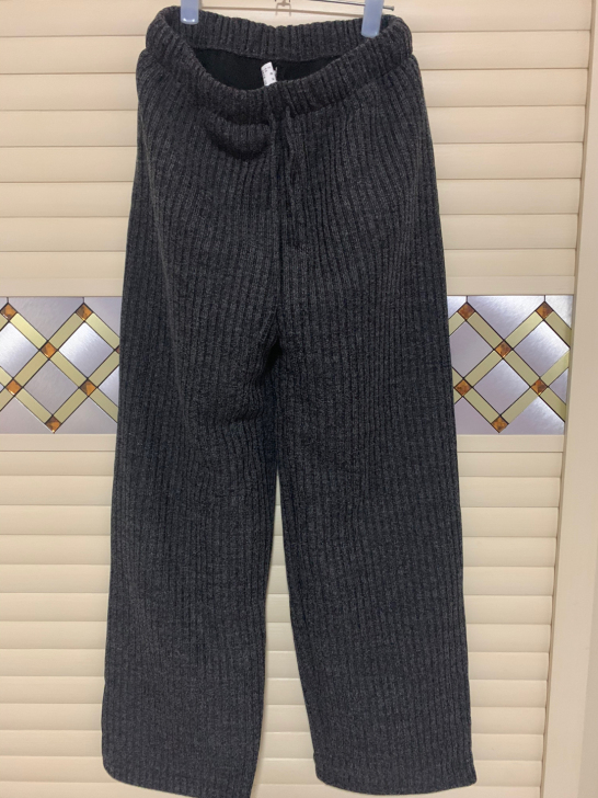 加绒阔腿裤 L码 洗过，一次没穿过，出邮费...