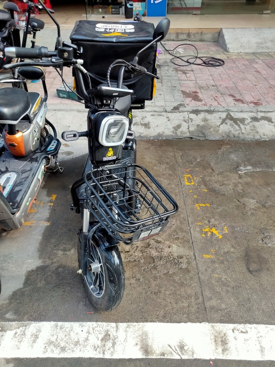 新车刚买一个月卖,9. 9成新