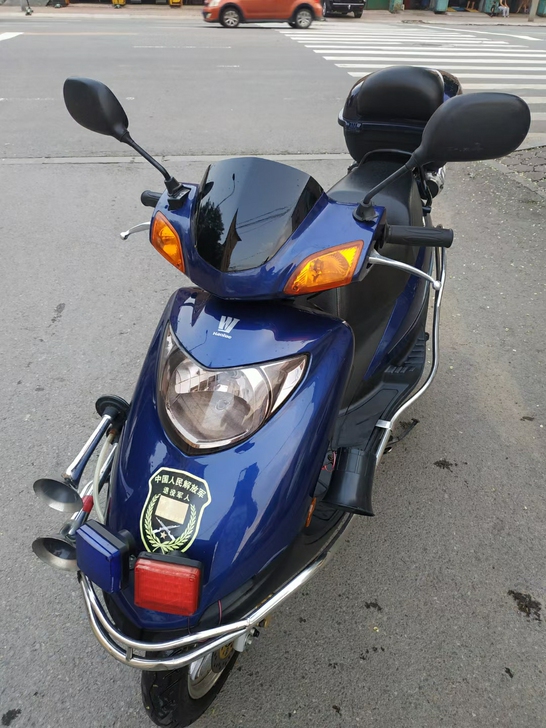 出售9成新的2018年豪爵福星100踏板摩...