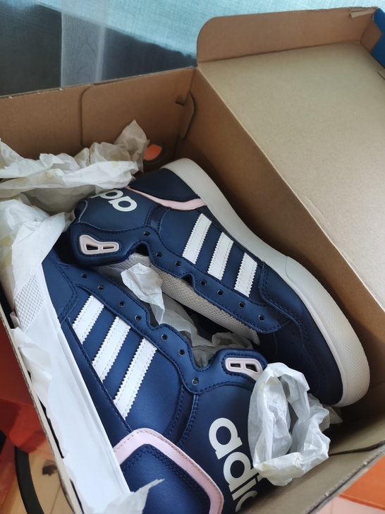 品牌型号 ：阿迪三叶草高帮鞋，蓝色粉色撞色...