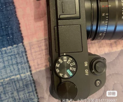 索尼a6400微单，没有镜头，轻微使用痕迹...