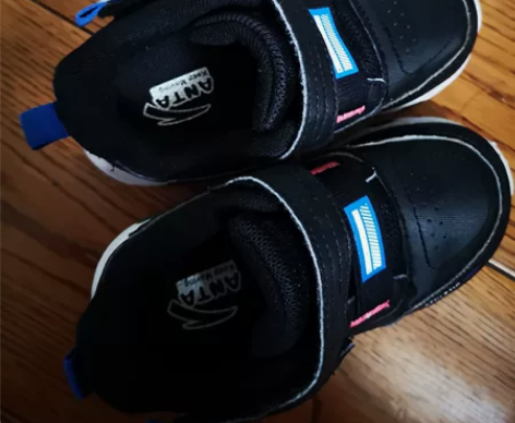 安踏黑色球鞋，25码，外长18cm，内长1...