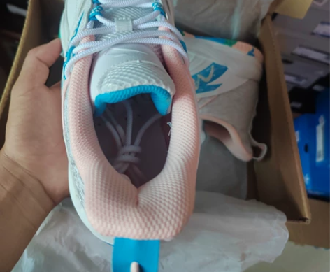 安踏菱极要疯篮球鞋42码全新 透气防滑耐磨...