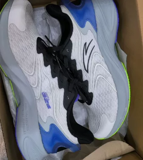 全新安踏跑鞋，便宜卖了 感兴趣的话点“我想...