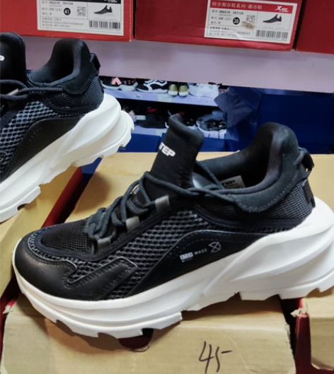 特步全新男女休闲鞋都市鞋,男女同款 尺码:...