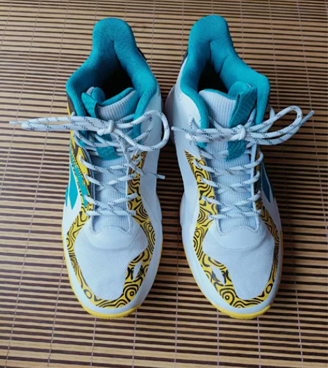 38码特步运动鞋 保证正品，没有任何开胶破...