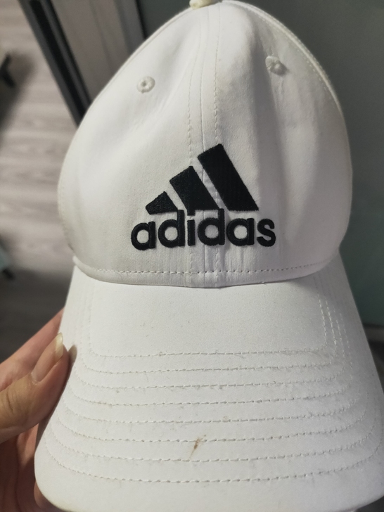 Adidas帽子 实体店买的 保真 很软很...