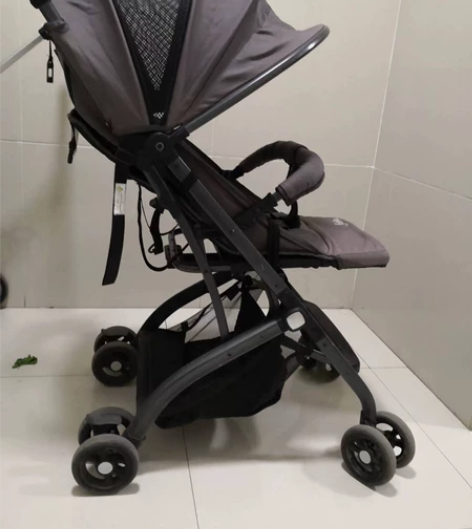 宝宝手推车，一键收车可登机，可坐可躺，伞棚...
