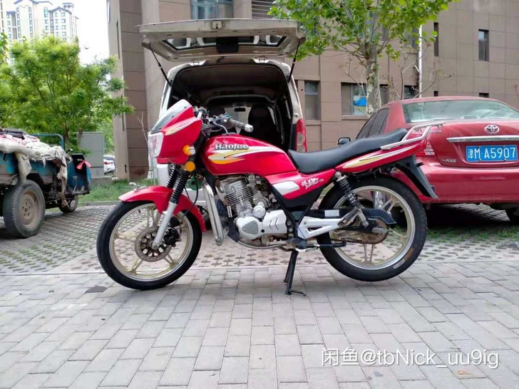 出售国三豪爵银豹摩托车一台！发动机安静无杂...