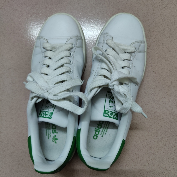 阿迪达斯绿尾板鞋