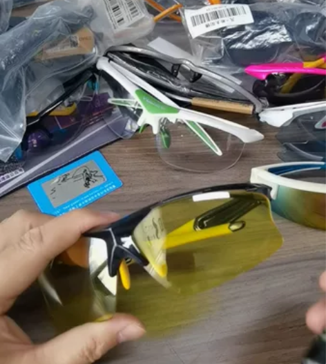 看视频就懂，捡漏吧，变色，防爆功能骑行户外...