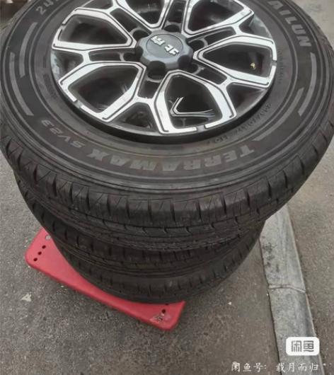bj40c 城市猎人版 原车轮胎轮毂，一共...