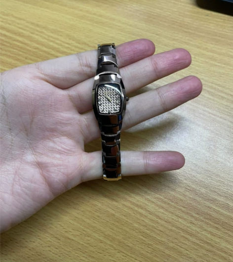 卡诗顿女士玫瑰金手表。 感兴趣的话点“我想...