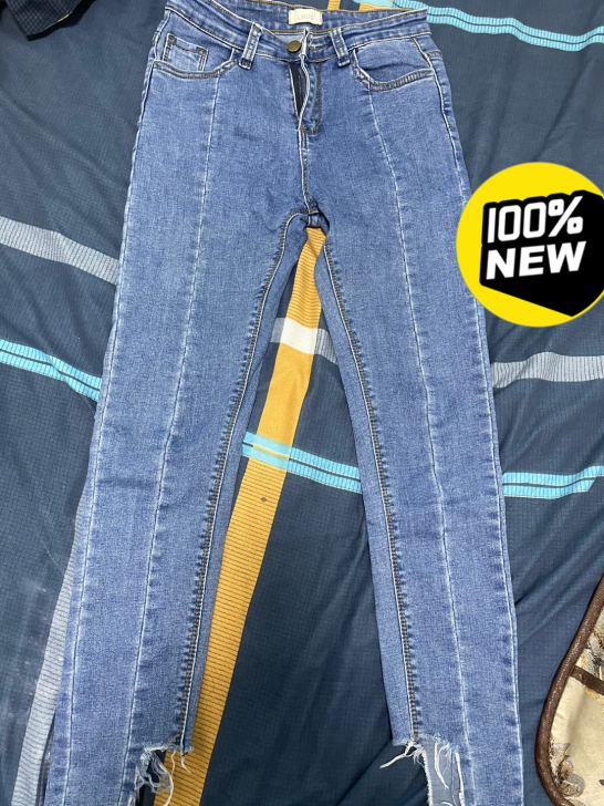 牛仔裤个性裤边正宗牛仔蓝，显腿直，弹力非常...