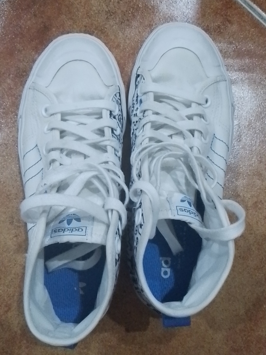 adidas鞋，40码，协信星光购入，给娃...