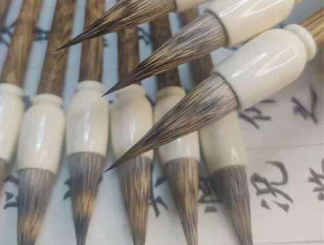 请看实拍图图出一批顶级紫毫鸡距笔，中小楷皆...
