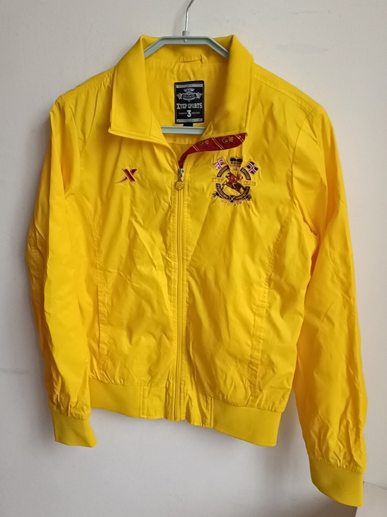 特步女外套秋款，穿过一次闲置了