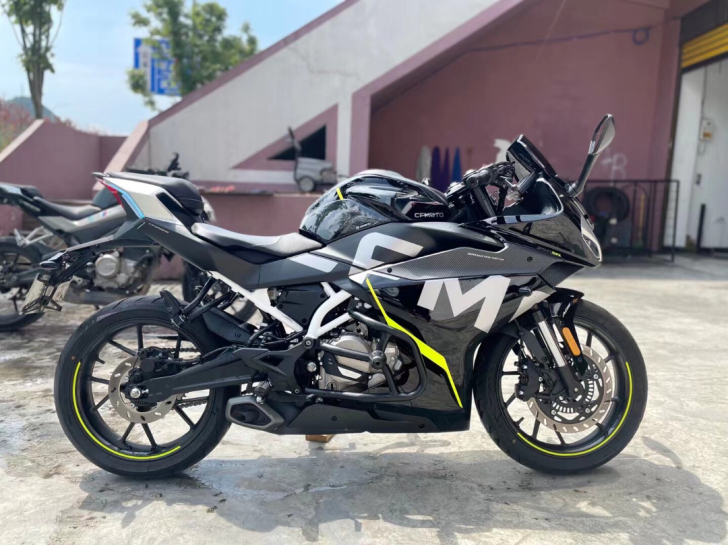 21年高配春风黑色sr1700公里送护杠流...