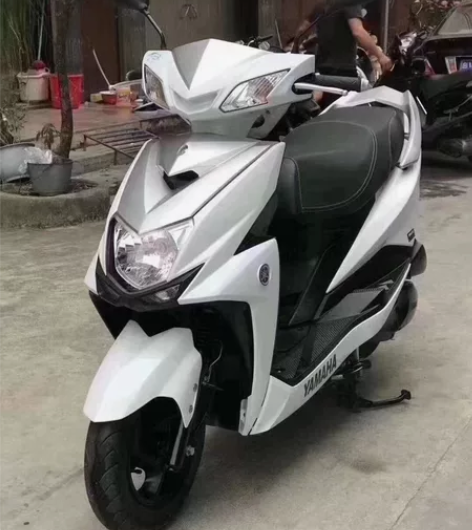 电喷雅马哈尚领125cc整车实拍二手踏板车...