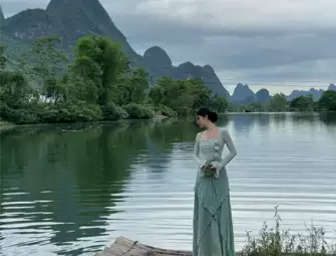 连衣裙zisi恣肆9.19 20:00落茶