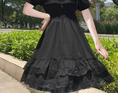 韩版黑色蕾丝泡泡袖小黑裙2022夏季新款夏...