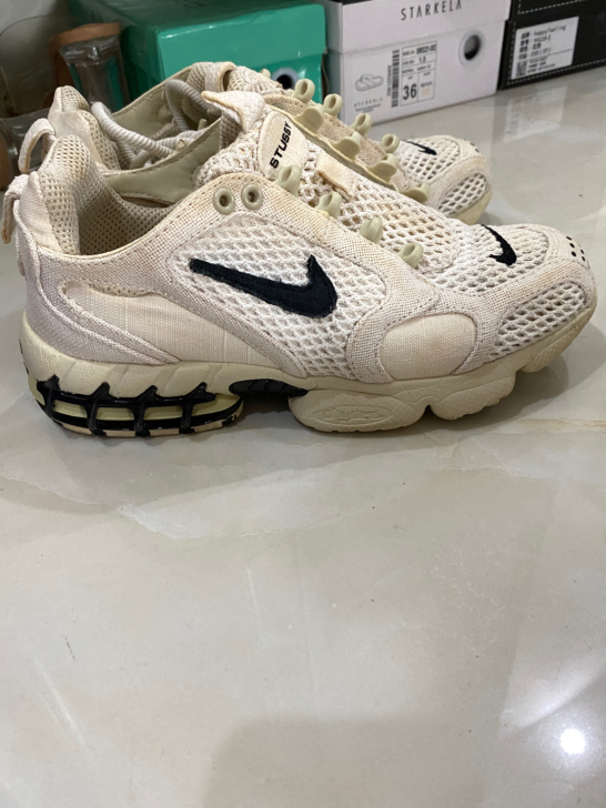 耐克运动鞋，复刻款399买的，几乎没有差别...