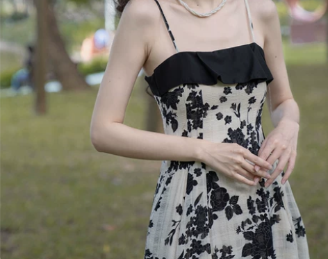 ?连衣裙子法式优雅两件式收腰大摆裙黑色大花...