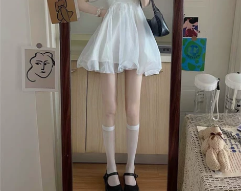 ?赫本风黑色连衣裙女2022夏季裙子新款设...